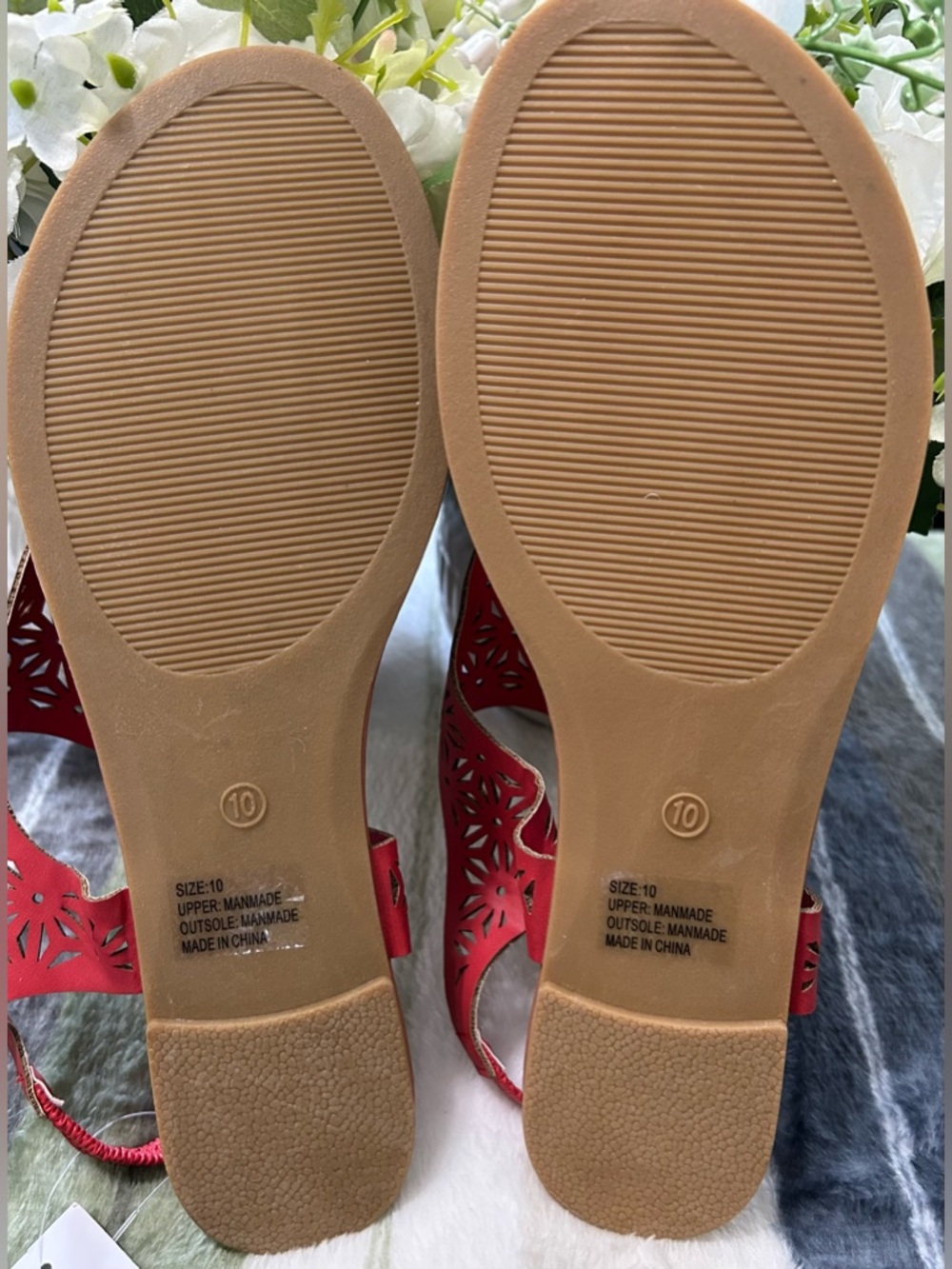 NWOT New York & Company Red Laser-Diamond Cut Thong Sandals - Women Size 10 - Picture 5 of 5